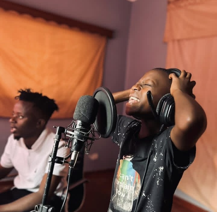 Ajuh Guffi MUNALI KUTI mp3 image