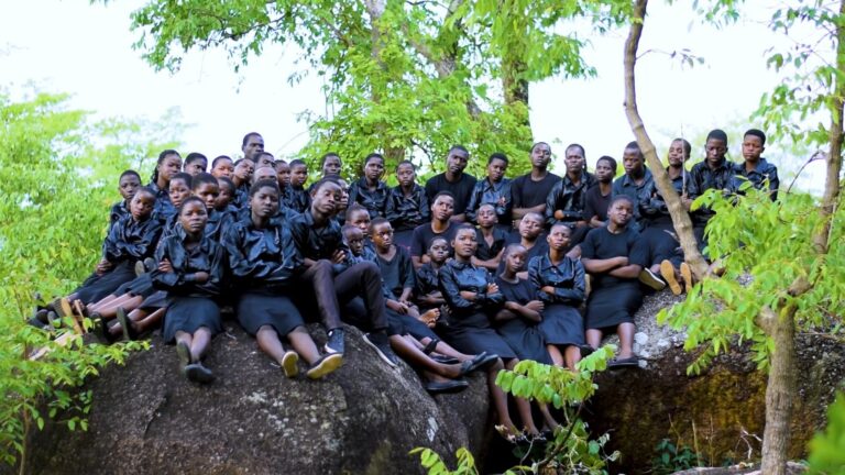 Colowilo station youth choir - Tsikulomaliza-Cover